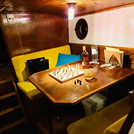 Bateau-hôtel Boat Center