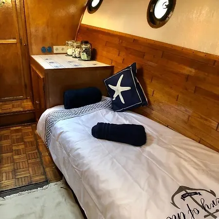 Bateau-hôtel Boat Center *
