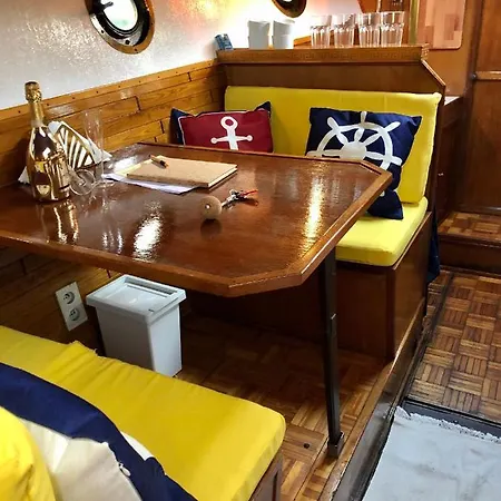 Boat Center Bateau-hôtel *
