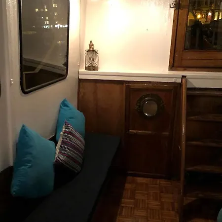 Boat Center Bateau-hôtel *