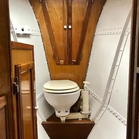 Boat Center